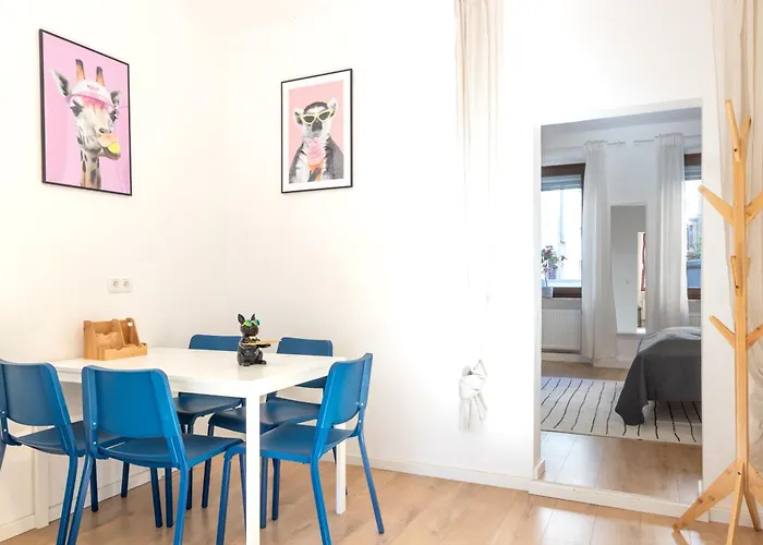 Gemütliche Und Günstige Stadtwohnung Für 4 Personen In Apartment *