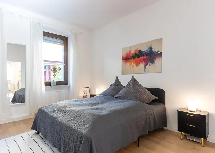 Gemütliche Und Günstige Stadtwohnung Für 4 Personen In Apartment *